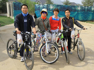 中心職工參加騎自行車郊游踏青活動